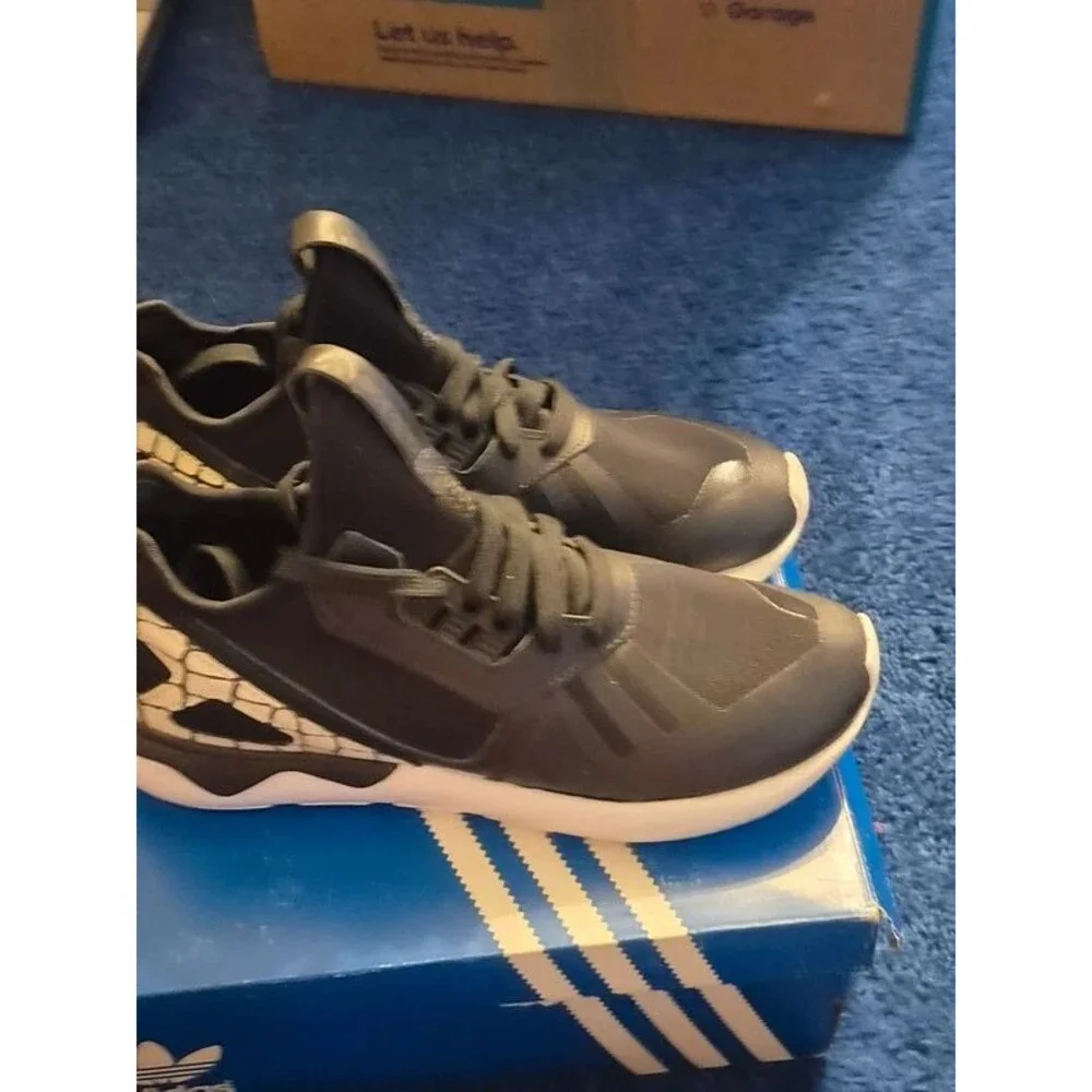 N/A adidas tubular